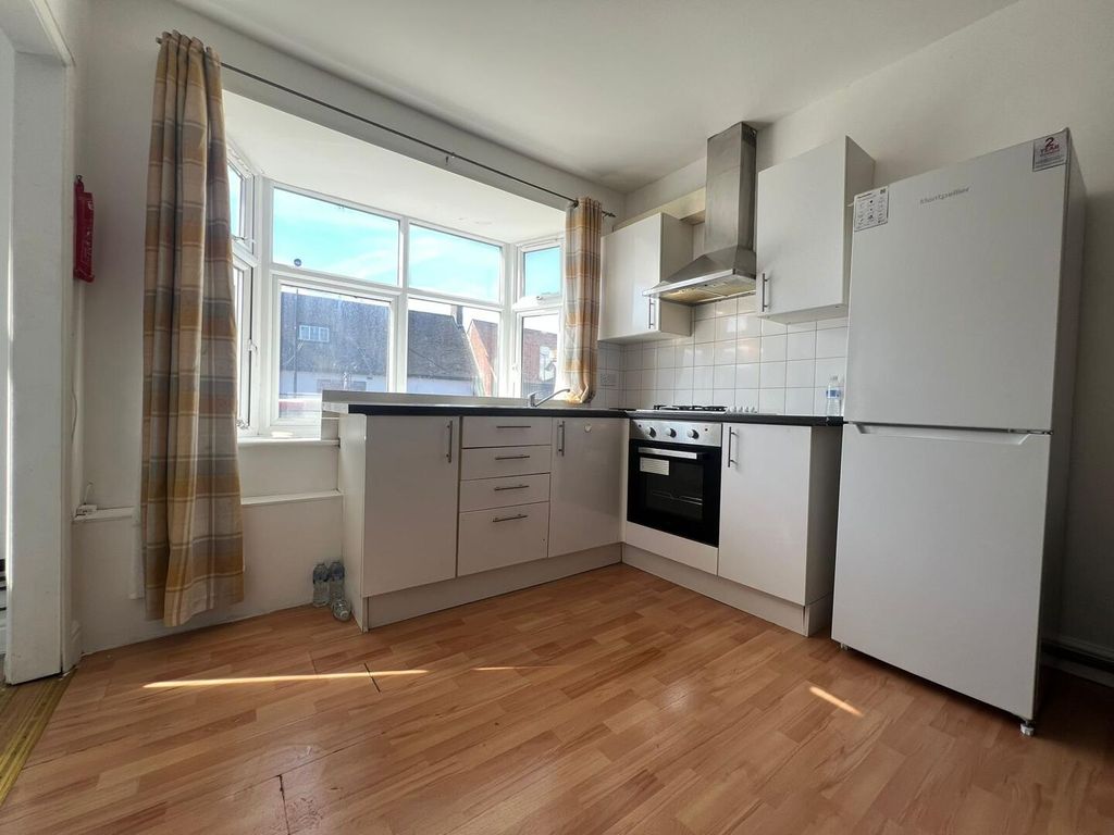 Property photo 3 of 6 Kitchen