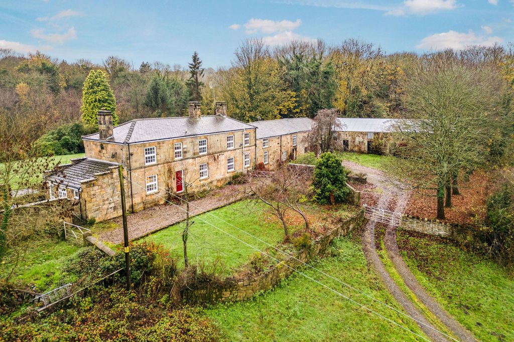 Property photo 2 of 32