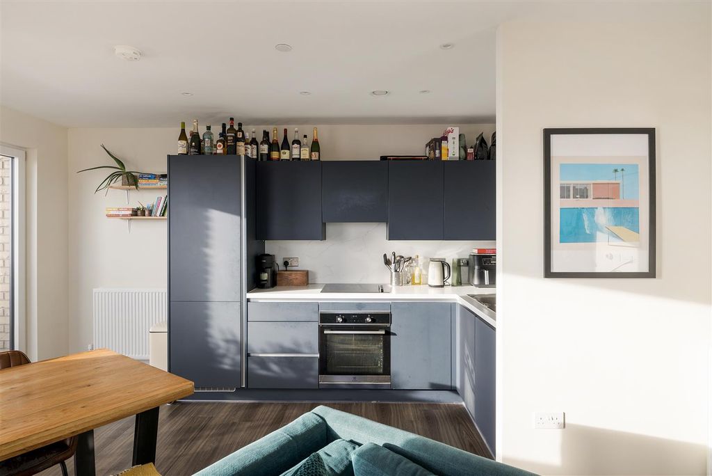 Property photo 3 of 34 Green Ferry Way, E17