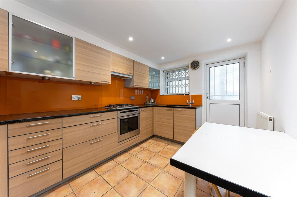 Property photo 3 of 12 Picture No. 05