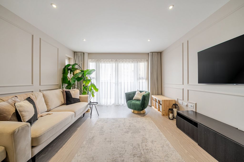 Property photo 2 of 22 1493653-12-6A5639...