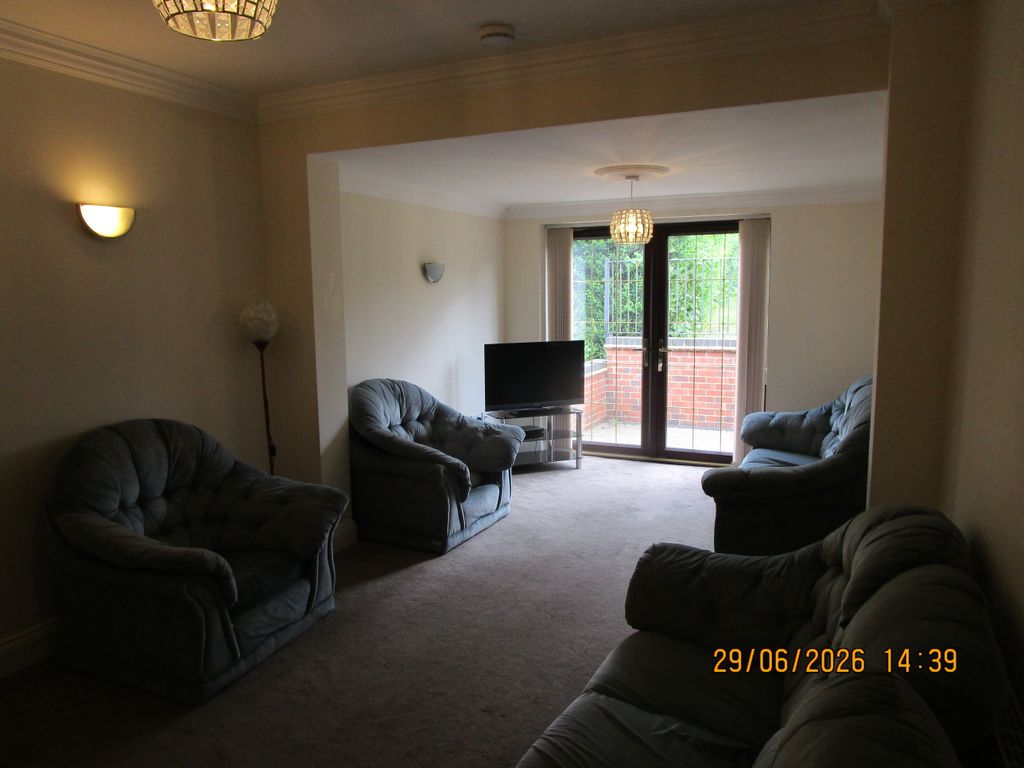 Property photo 2 of 14 Spacious Lounge