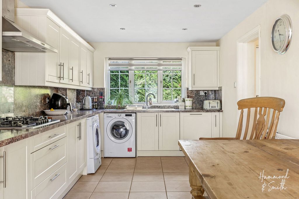 Property photo 2 of 24