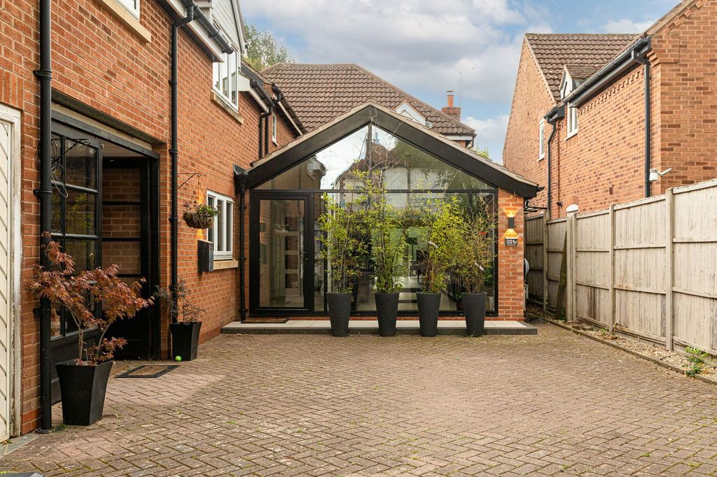 Property photo 3 of 34