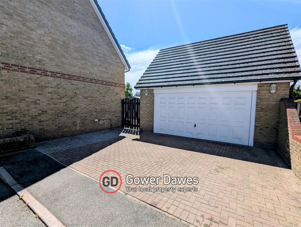 Property photo 2 of 26