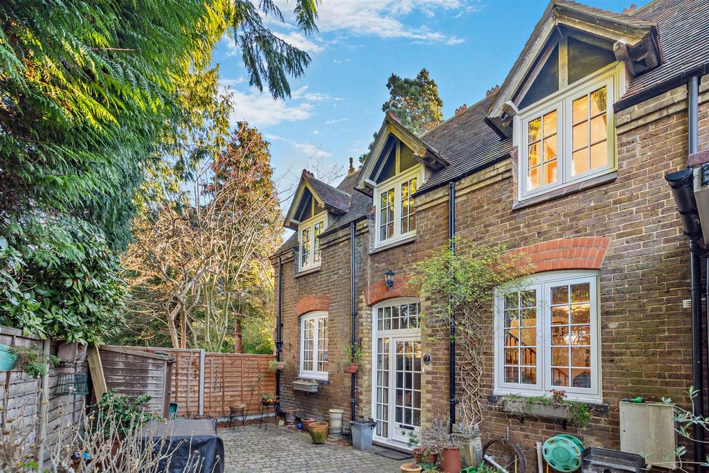 Property photo 1 of 18 8674460-Exterior09-800.Jpg