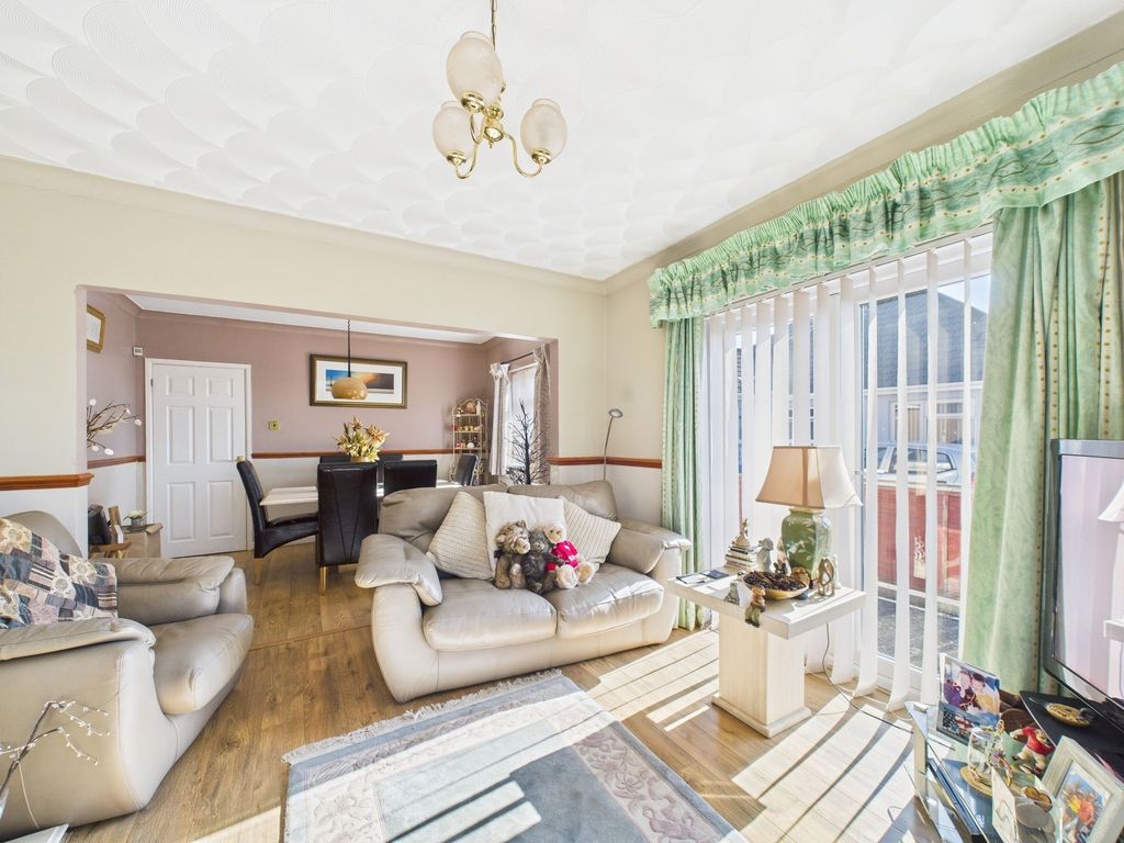 Property photo 2 of 28