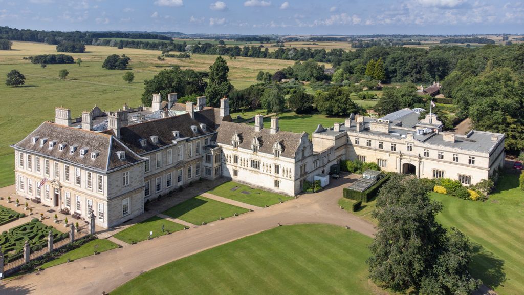 Property photo 2 of 26 Stapleford Park