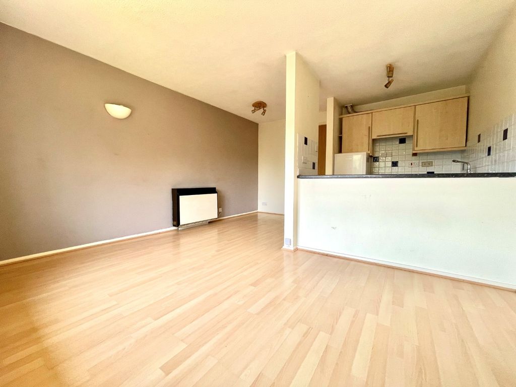 Property photo 3 of 8 671652