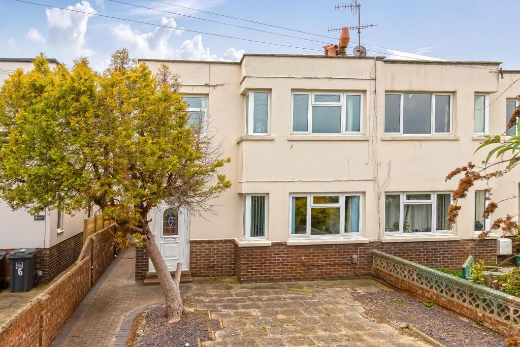 Property photo 1 of 18 Freshbrook Rd_17.Jpg
