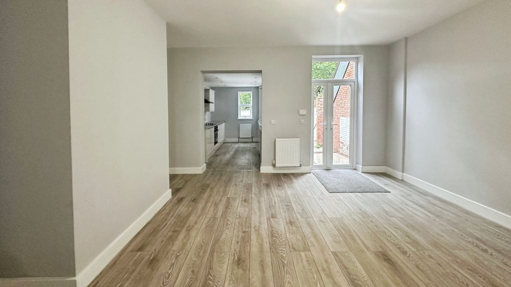 Property photo 3 of 14 Picture No. 06