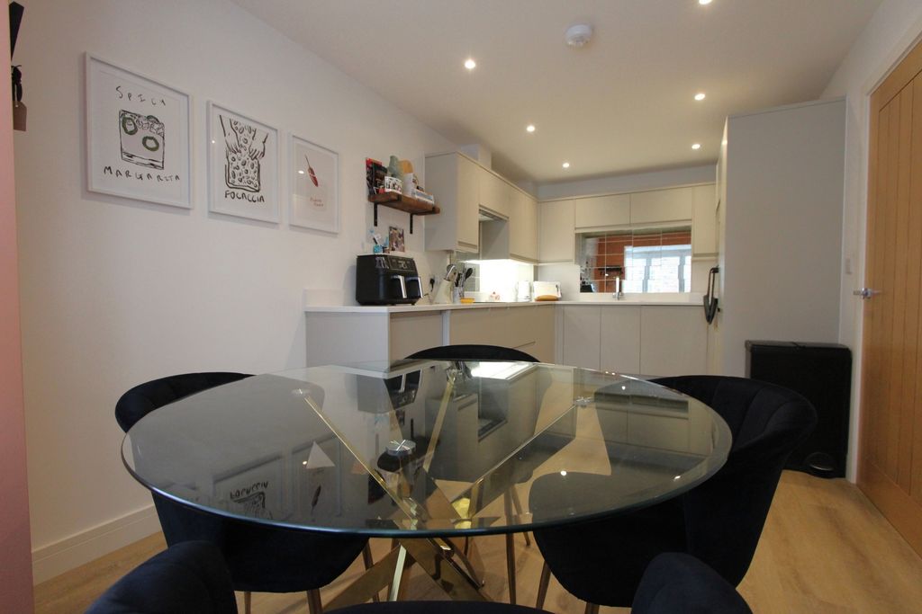 Property photo 3 of 21 Photo 8