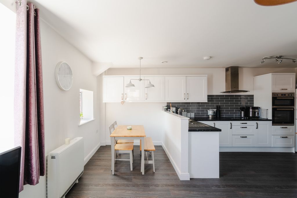 Property photo 1 of 14 16