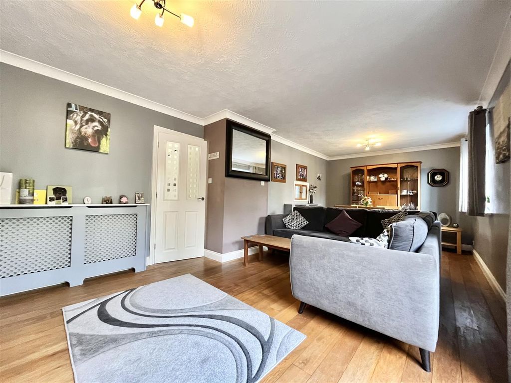 Property photo 3 of 27