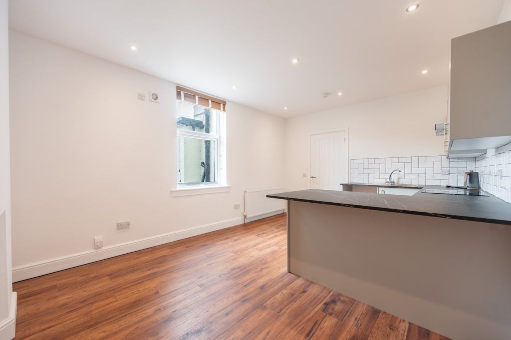 Property photo 2 of 16 Picture No. 04