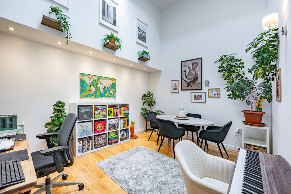 Property photo 2 of 32