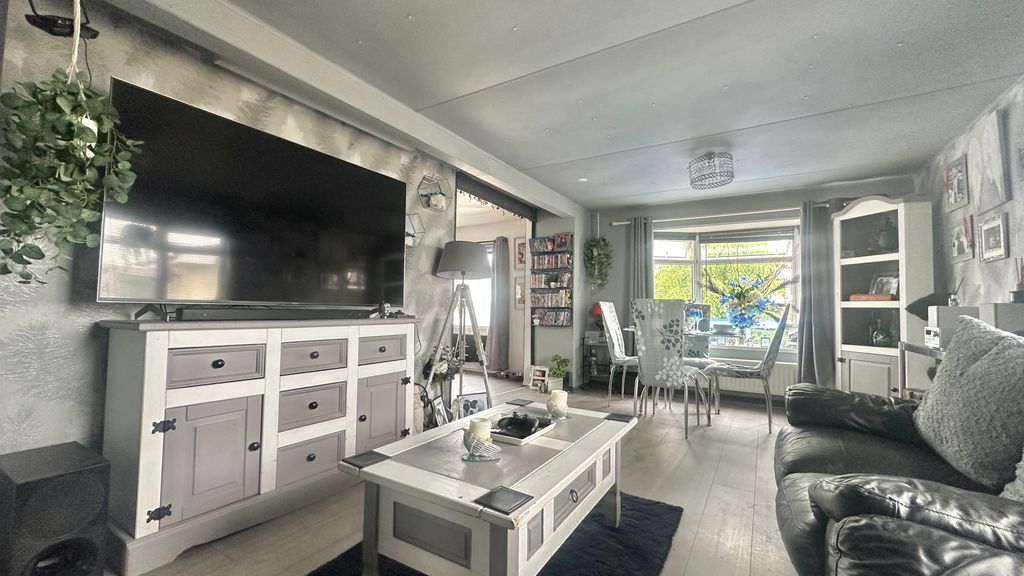 Property photo 3 of 19 A04F3Cfc-Dd95-4D1E-9557-Da0Ae4Fc5592
