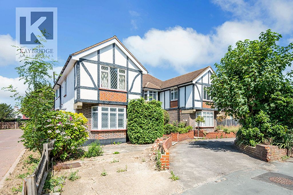 Property photo 1 of 12 Anne Boleyn Court, London Road, Ewell - Kt17 2Da