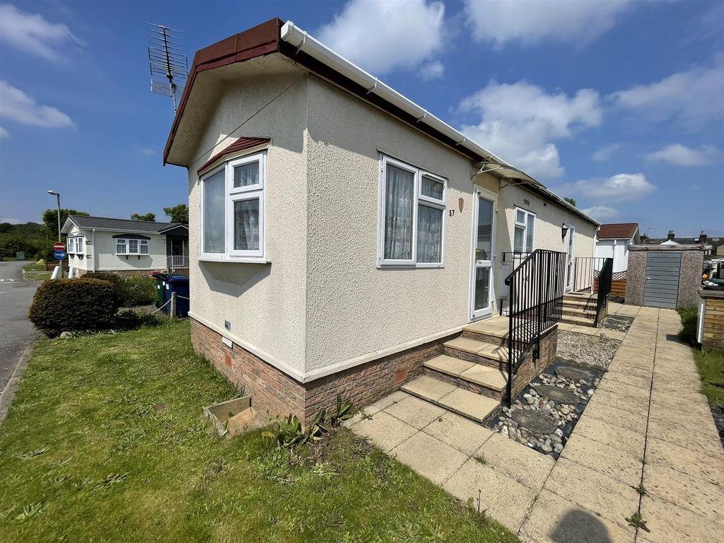 Property photo 1 of 10 Elstree Park