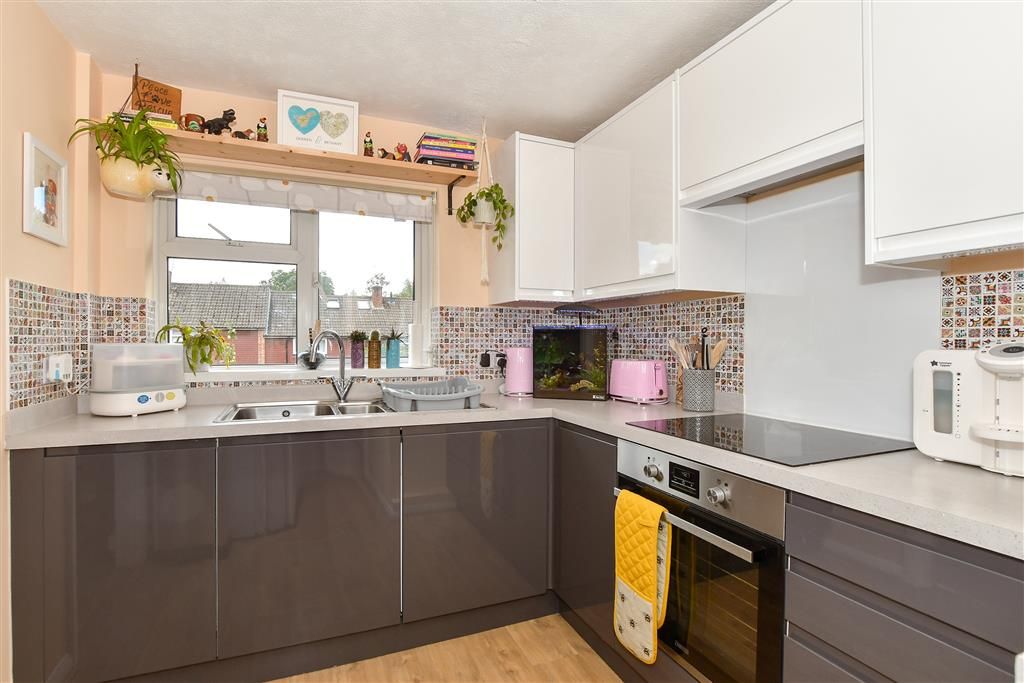Property photo 3 of 10 Kitchen