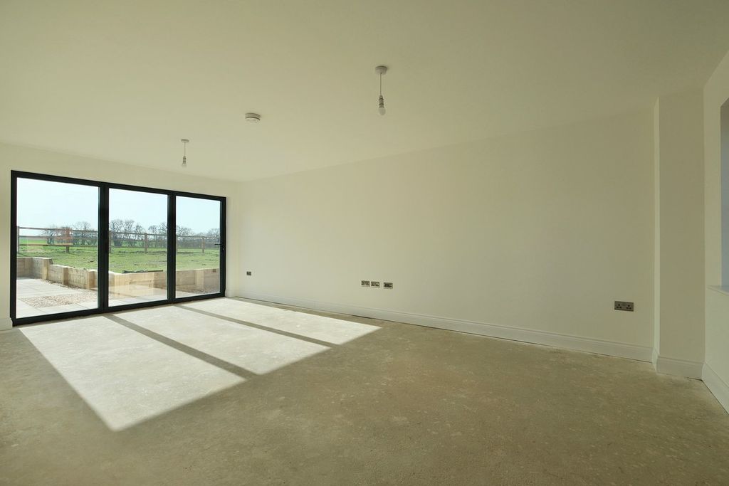 Property photo 2 of 25