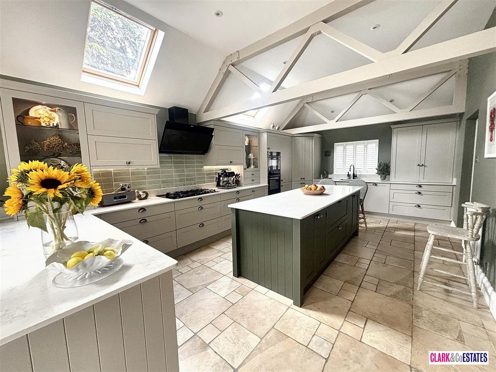 Property photo 3 of 22 Kitchen