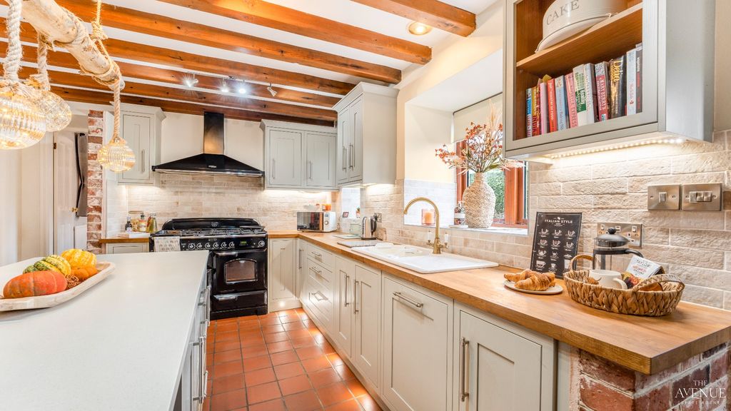 Property photo 3 of 32 4550347