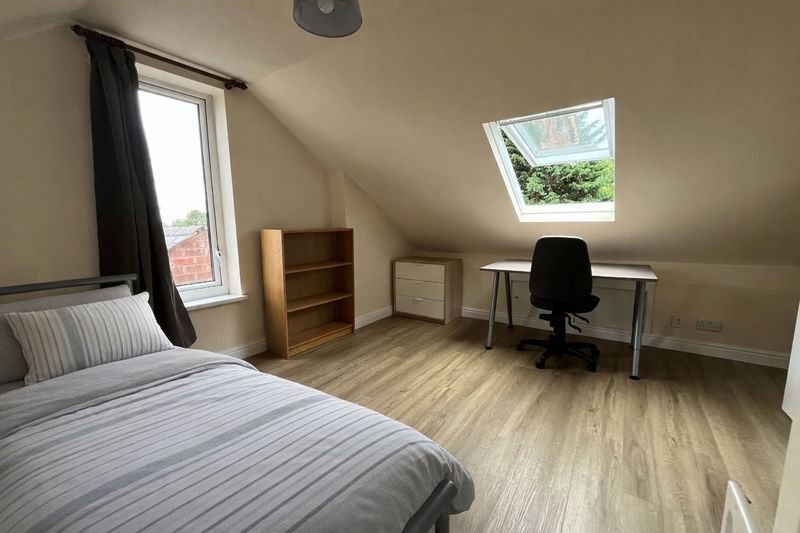 Property photo 1 of 8 Photo 9