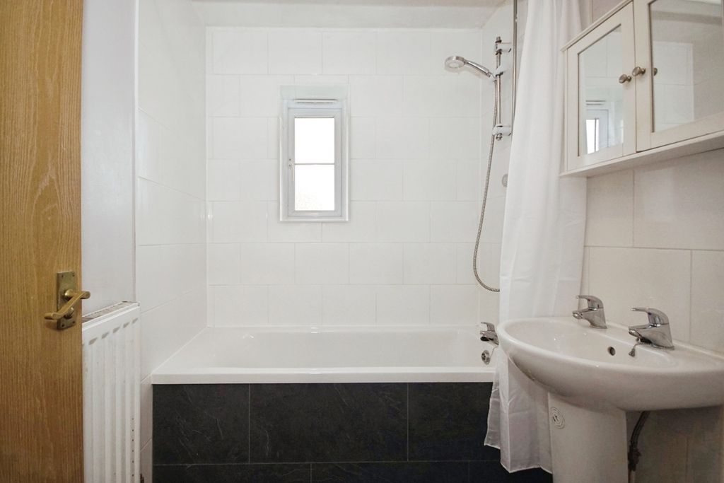 Property photo 3 of 15 Bathroom