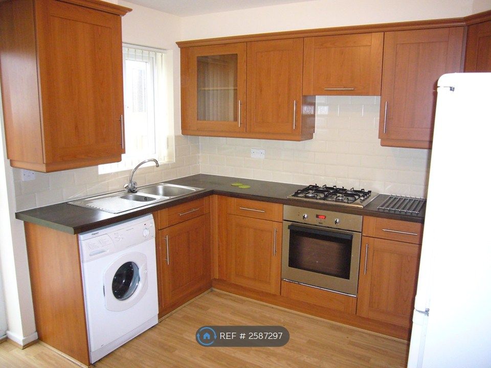 Property photo 2 of 9 Modern Kitchen