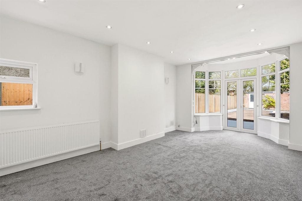 Property photo 3 of 33 455-Earlhamrd-031.Jpg