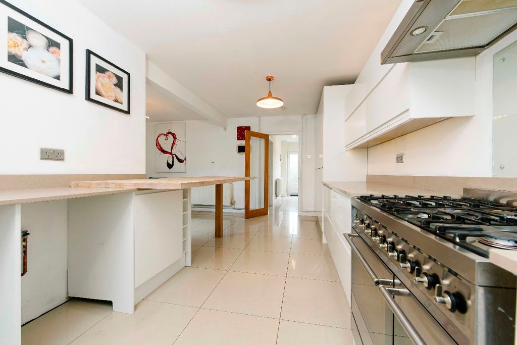 Property photo 1 of 42