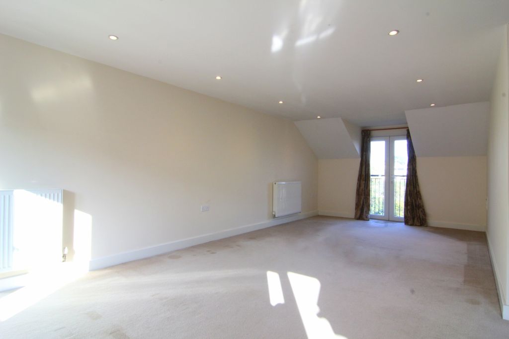 Property photo 3 of 9 Lounge Area