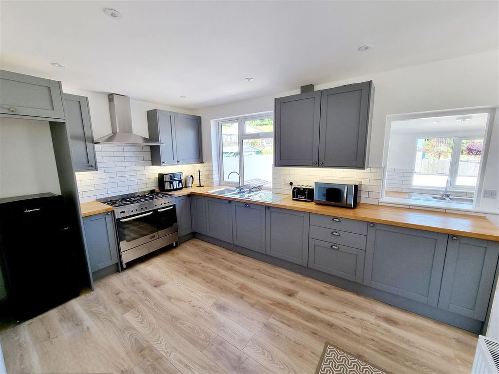 Property photo 2 of 21 Kitchen.Jpg