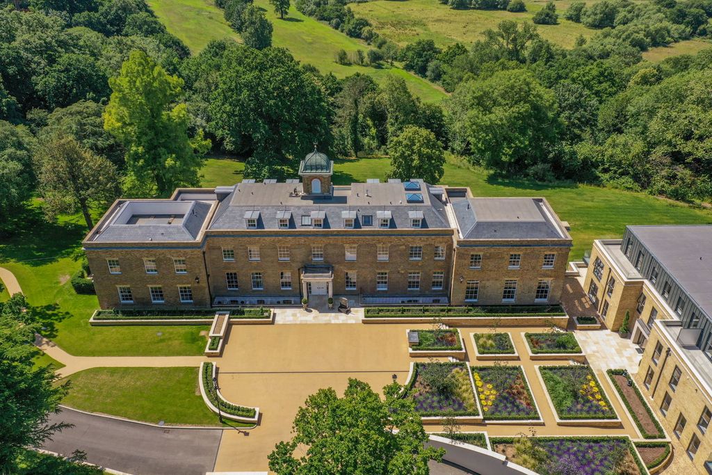 Property photo 2 of 31