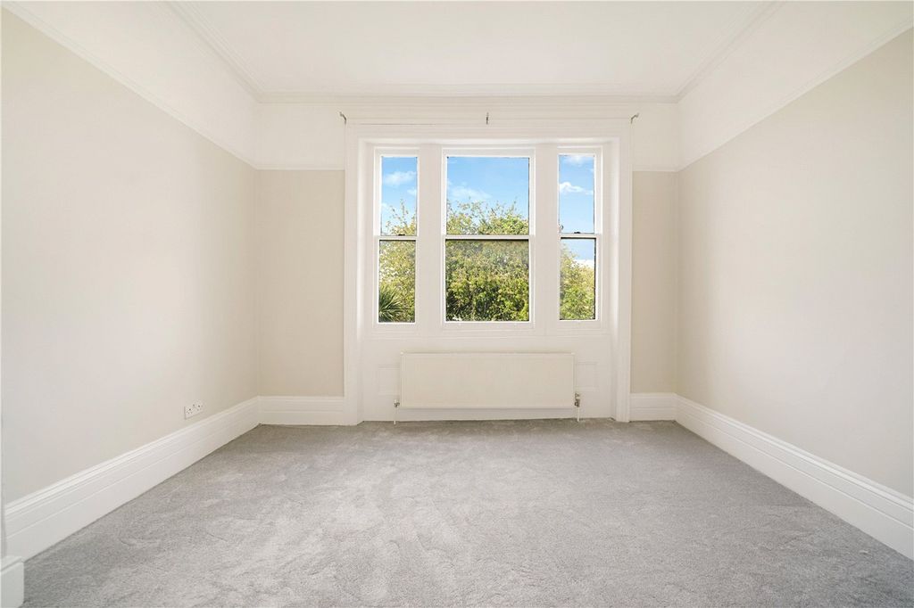 Property photo 2 of 14 Picture No. 11