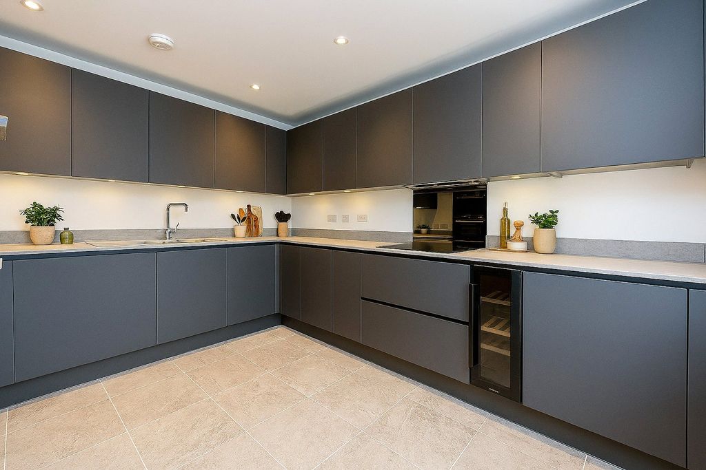 Property photo 2 of 6 Kitchen