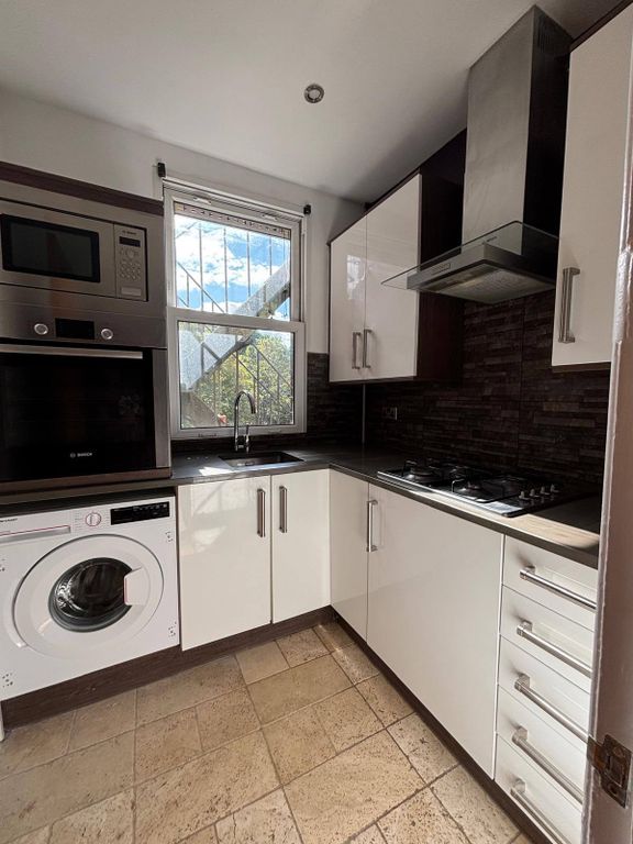 Property photo 2 of 7 59318326-1E6F-40Ec-A19A-Bee85Da19F91