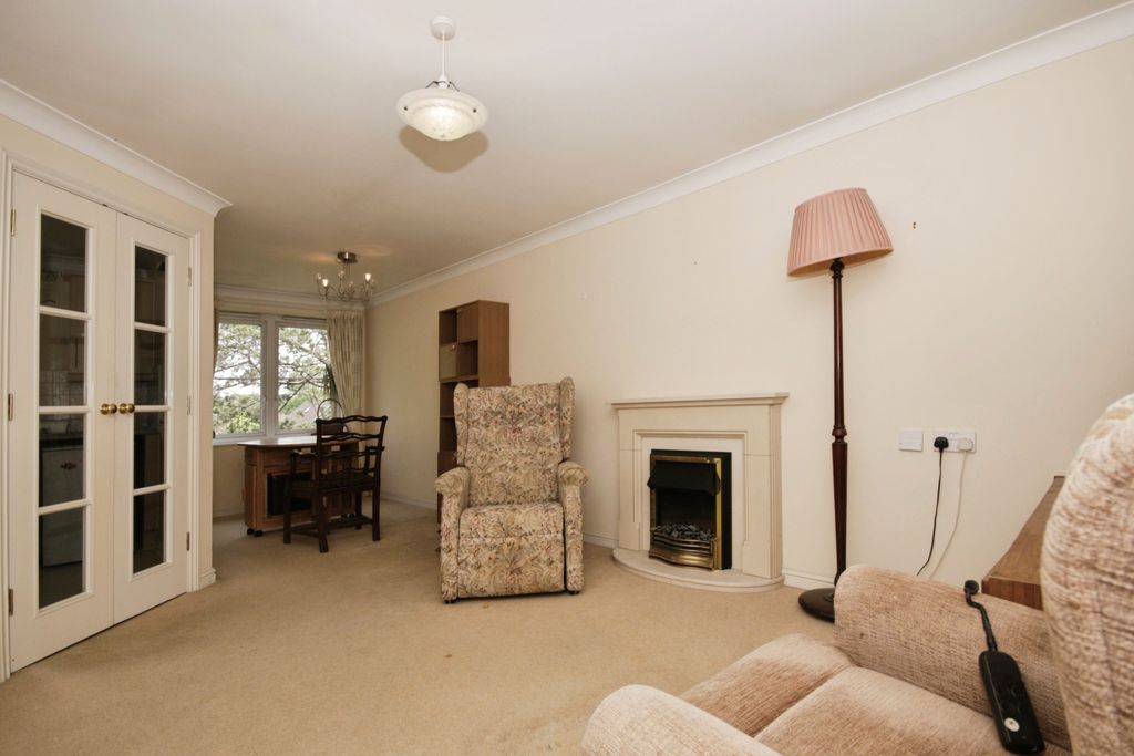 Property photo 2 of 12 Lounge