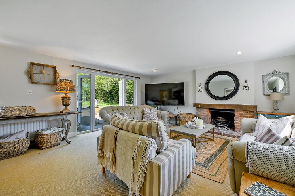 Property photo 3 of 18 Sitting Room