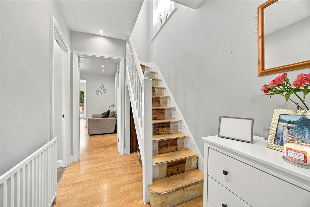 Property photo 2 of 19 Hallway