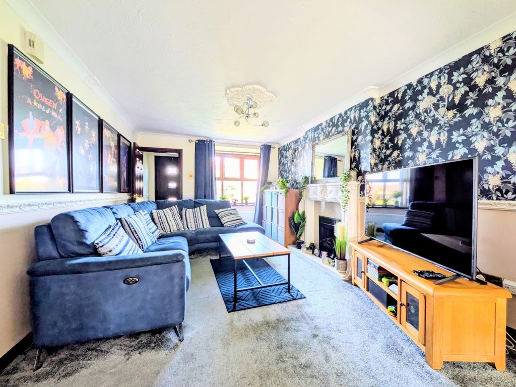 Property photo 2 of 19 6330F476-8c59-4359-9c81-4A38Eac55744