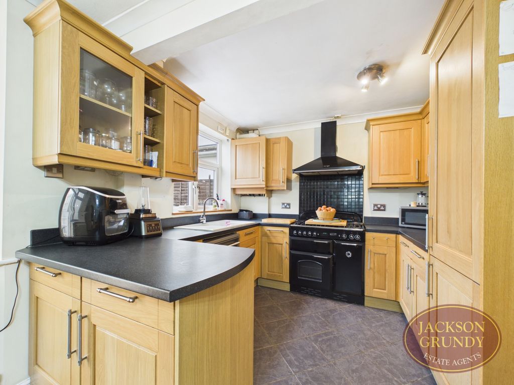 Property photo 3 of 16 Wellingborough Road