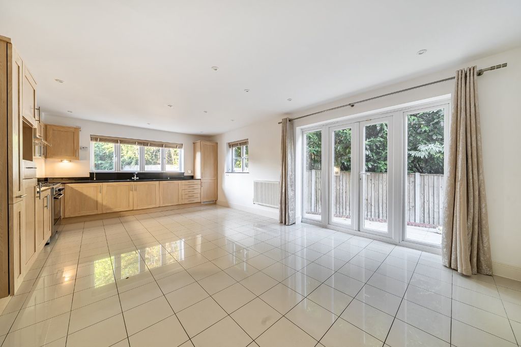 Property photo 2 of 17 Picture No. 32