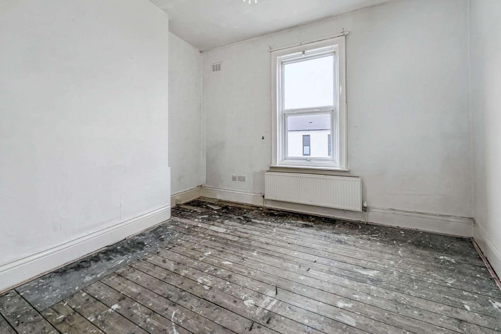 Property photo 2 of 19 15 Marlborough Street North, South Shields, Tyne &amp; Wear, Ne33 4Da