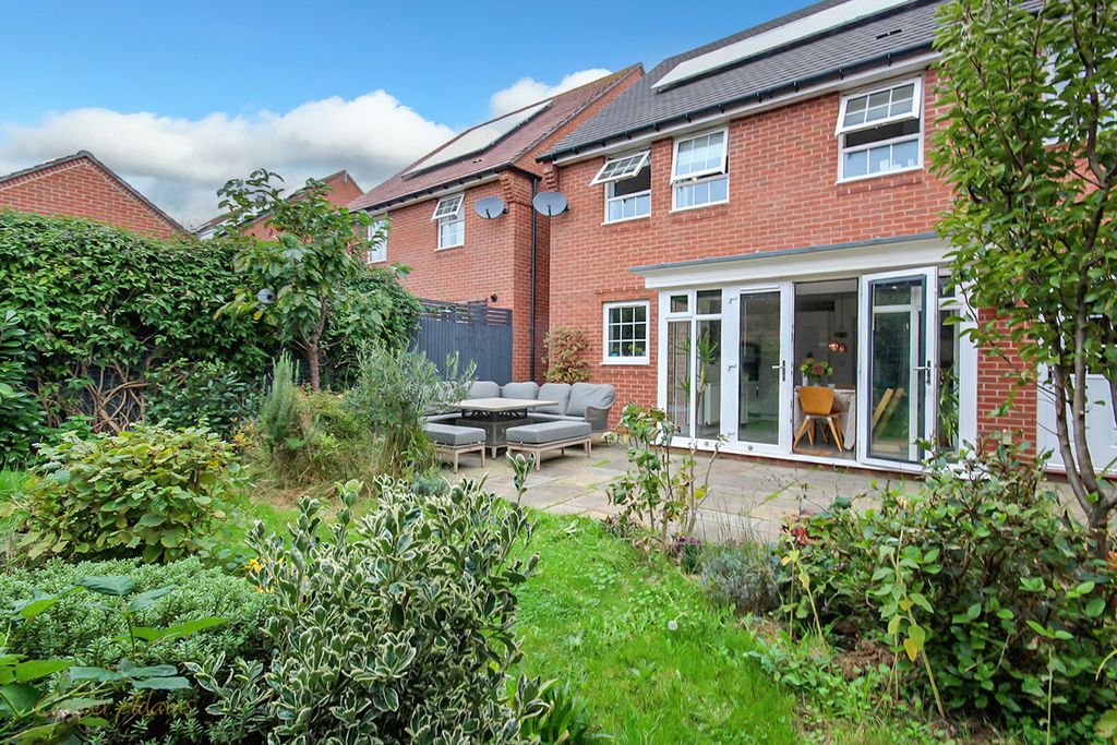 Property photo 3 of 21 Garden