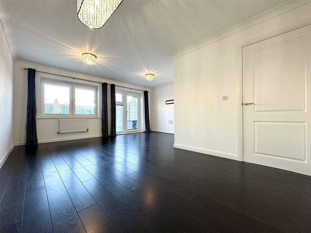 Property photo 2 of 22 Lounge/Dining