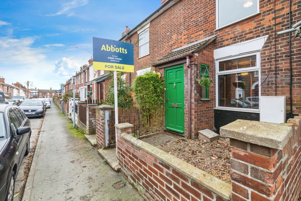 Property photo 1 of 19 Front