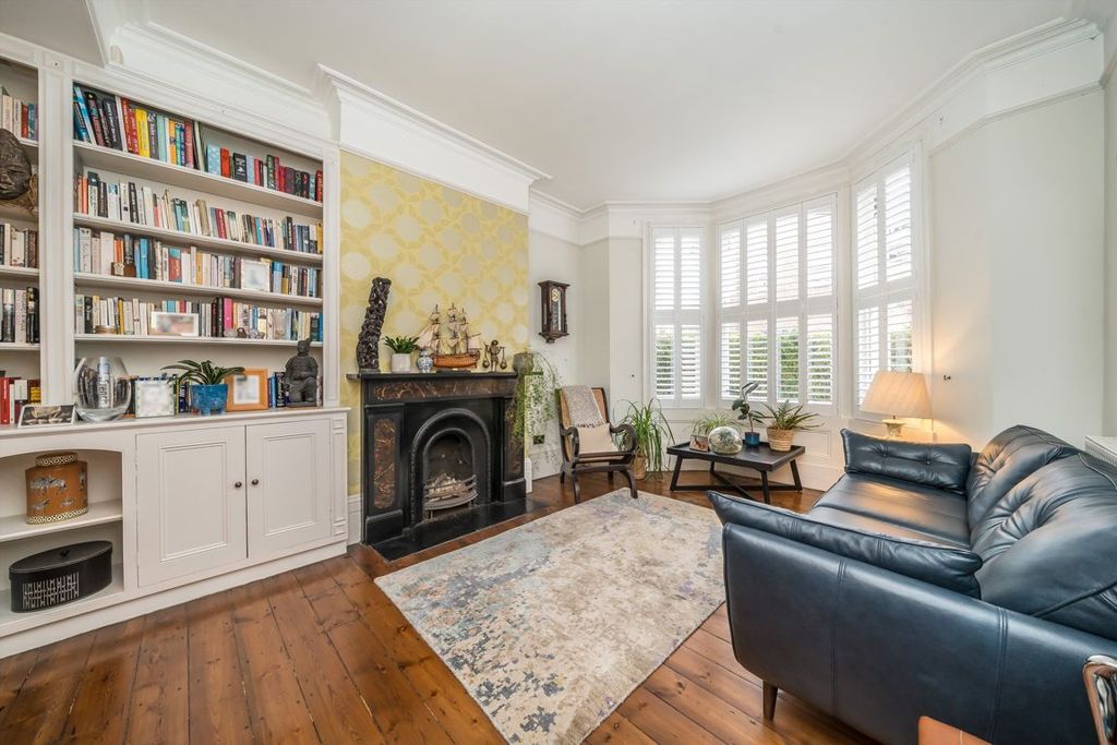 Property photo 2 of 8