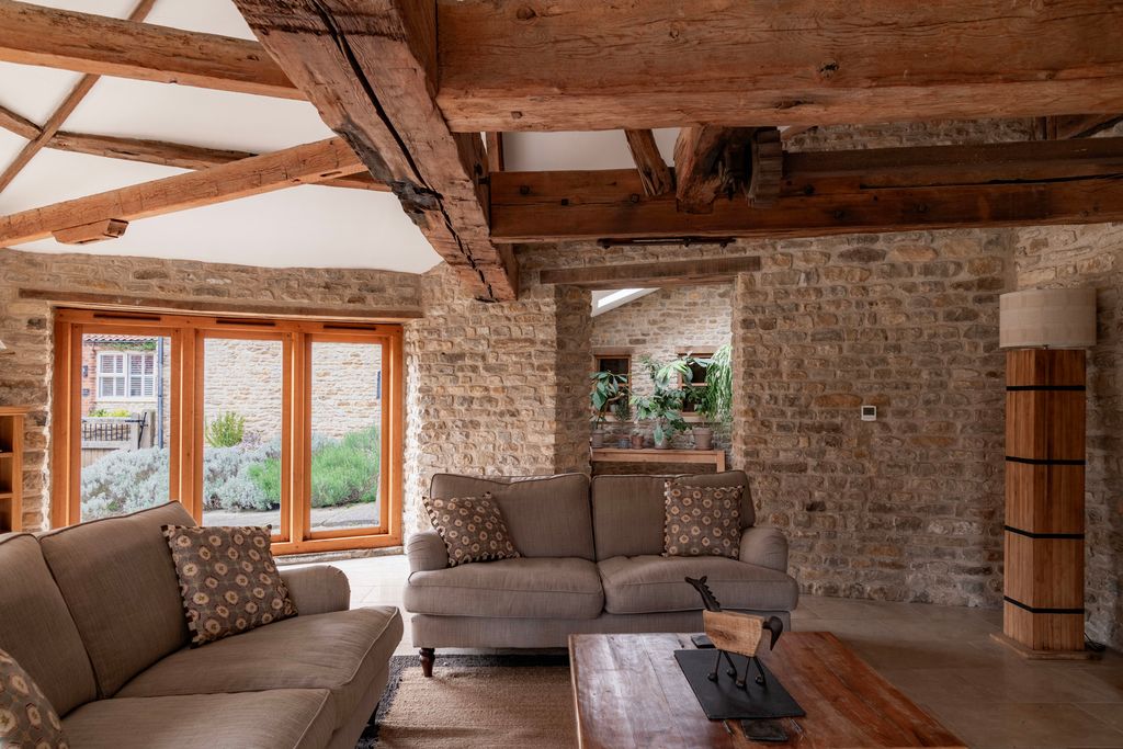 Property photo 1 of 38 282669 - Ginmill Barn 12.Jpg